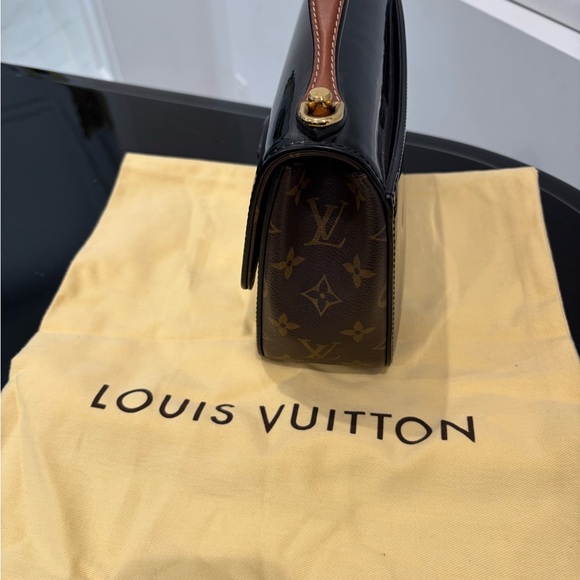 Louis Vuitton Glossy Black Shoulder Bag - Picture 2 of 10